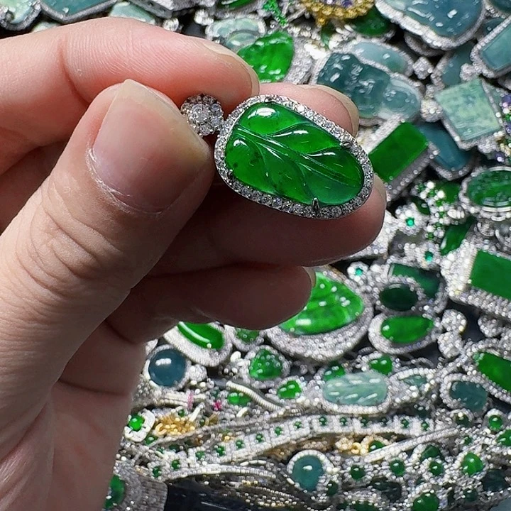 翡翠颈饰未镶嵌天然A货翡翠放漏