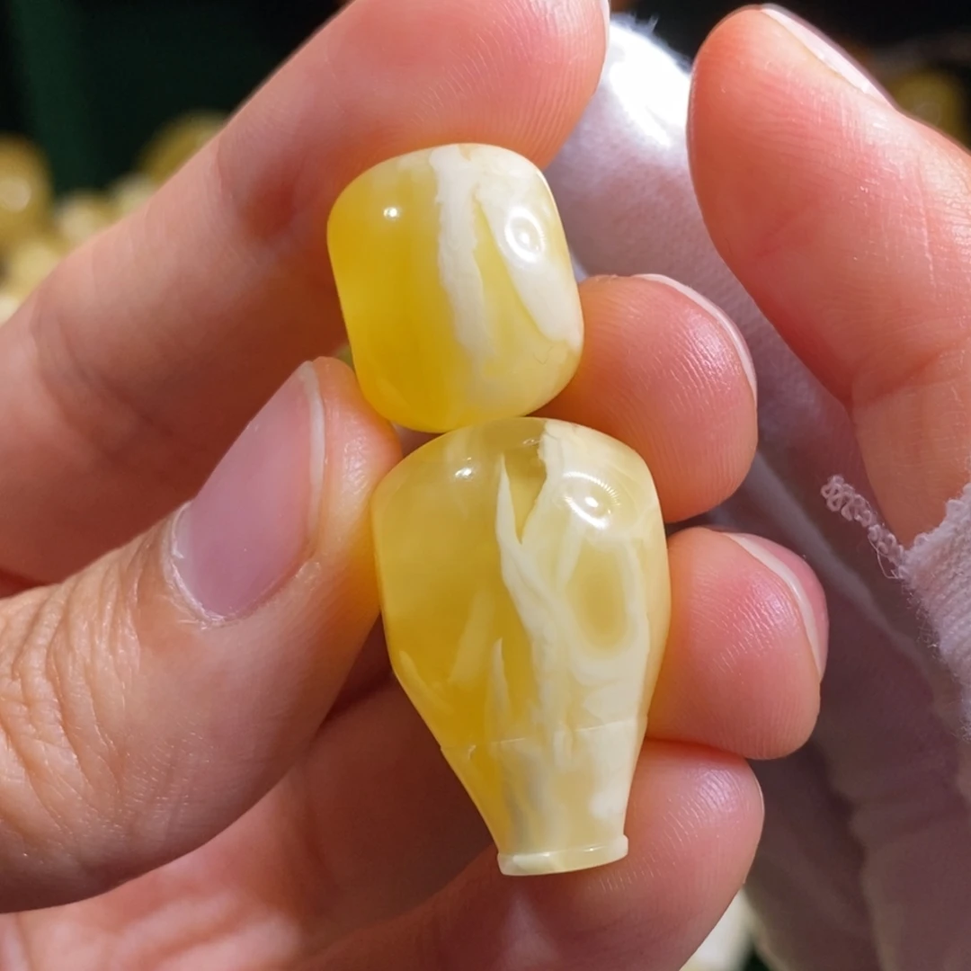 蜜蜡未镶嵌裸石微瑕