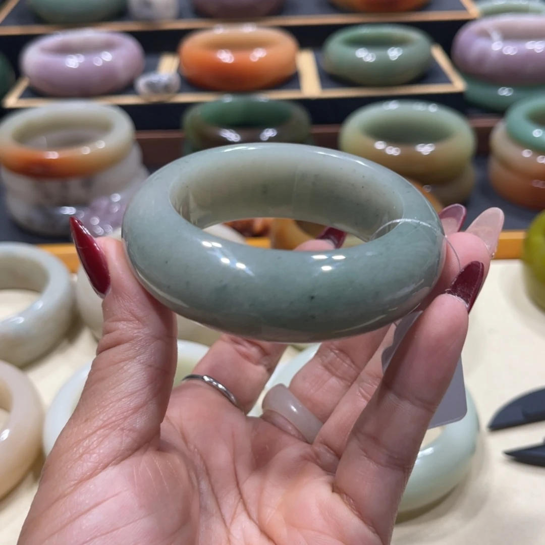 未镶嵌手镯石英岩玉