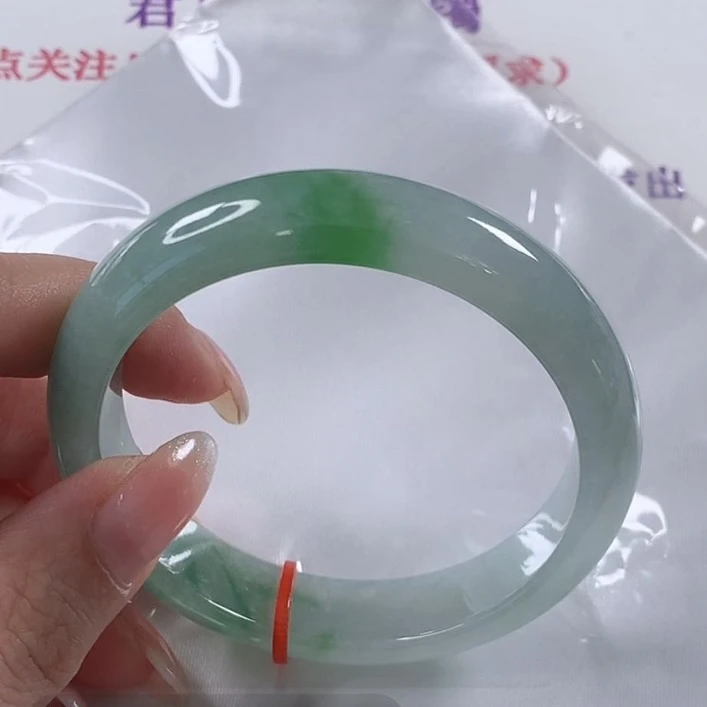 54圈飘阳绿翡翠手镯缅甸天然翡翠手镯