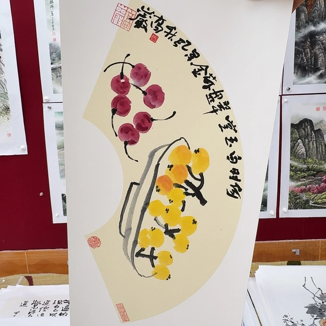小***羊国画卡纸扇面手绘作品