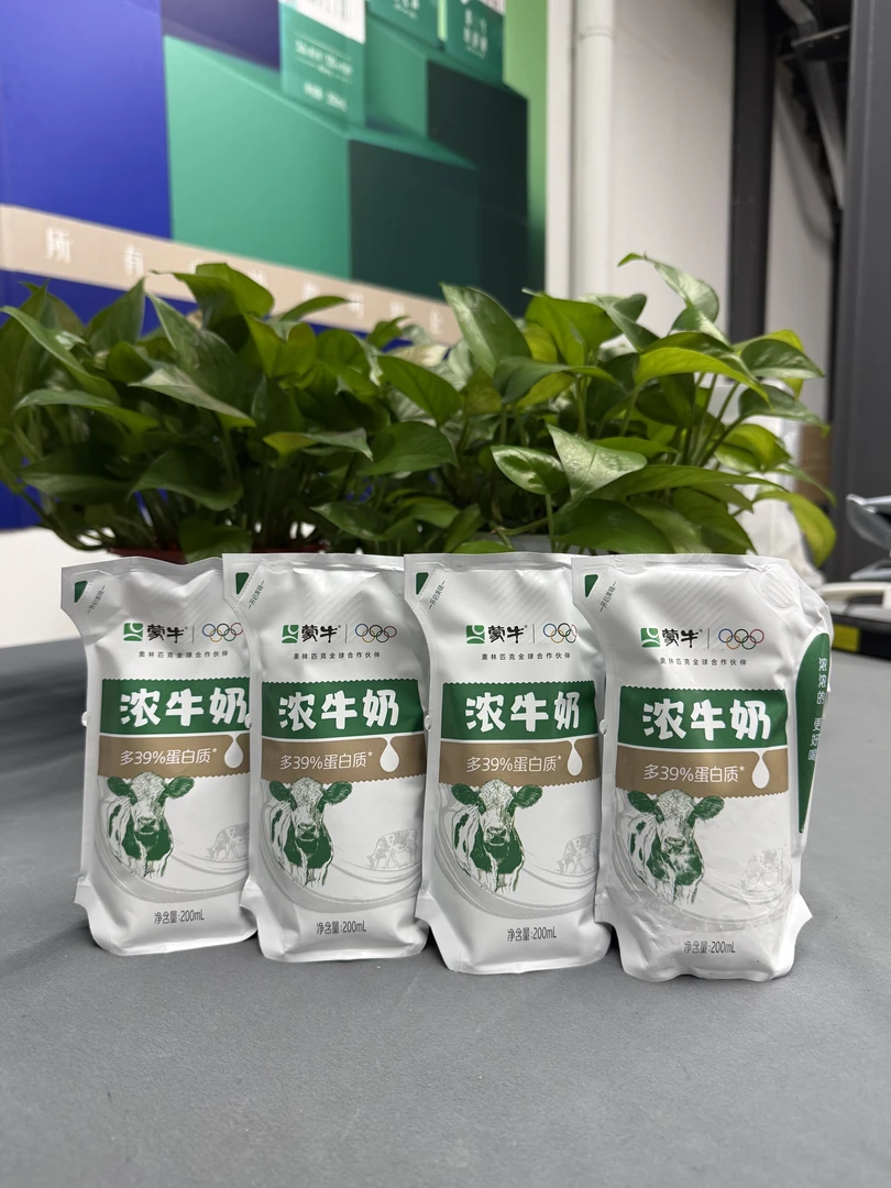 蒙牛精选爱克林浓牛奶200ml×4包（口味随机发货）
