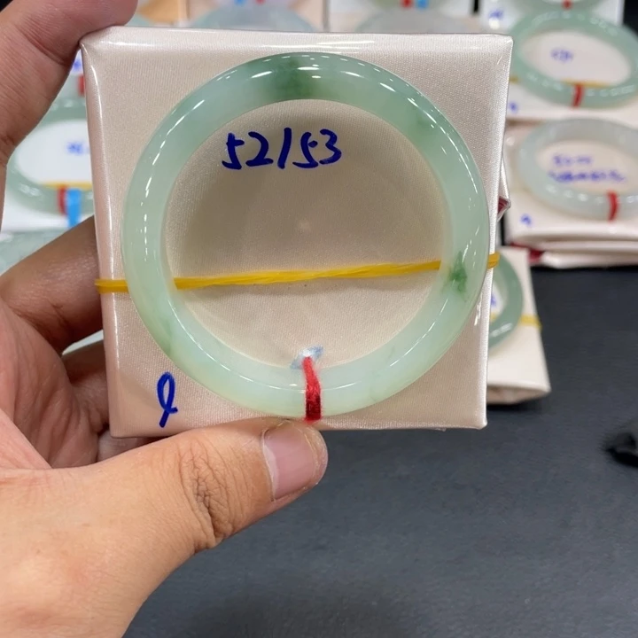 翡翠手镯未镶嵌缅甸翡翠