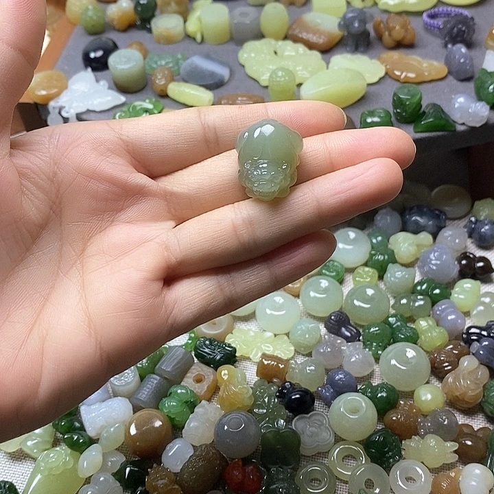 未镶嵌和田玉挂件貔貅