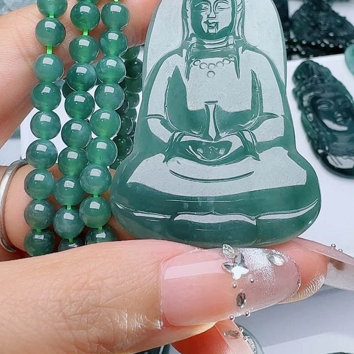 翡翠未镶嵌颈饰多样性发其一