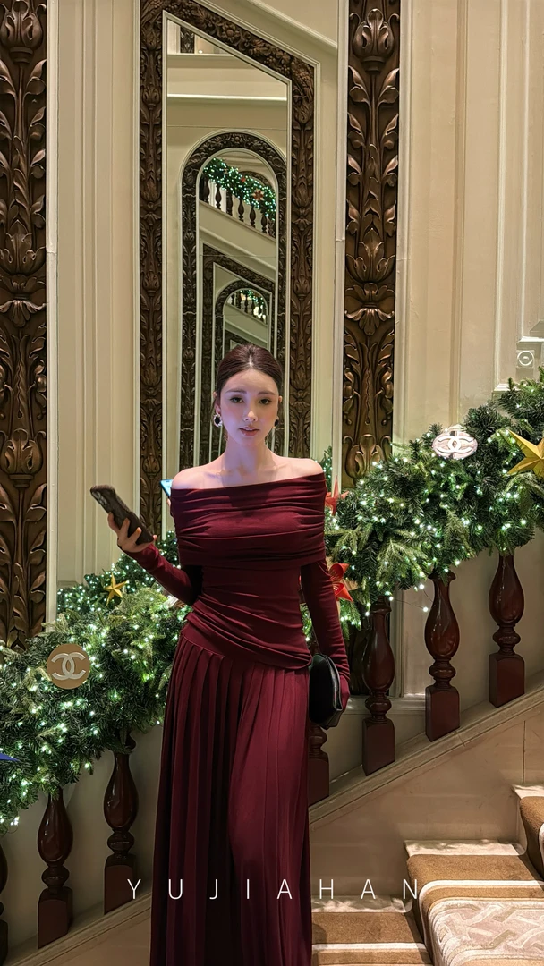 YUJIAHAN「莱塞天丝」红色一字肩设计感褶皱长袖上衣半身裙两件套装