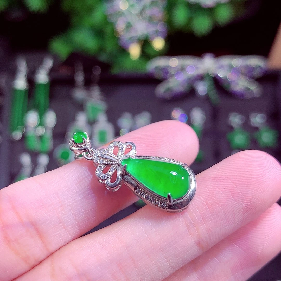 颈饰未镶嵌翡翠天然