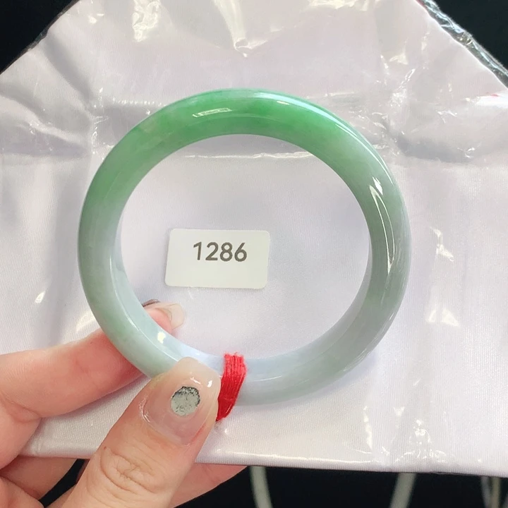 翡翠手镯未镶嵌天然翡翠手镯01