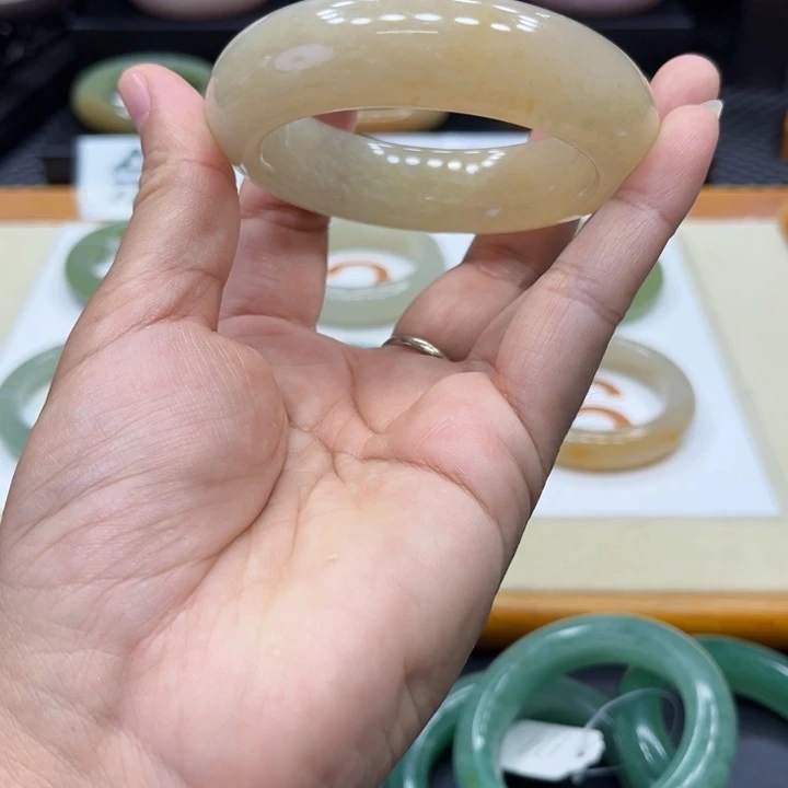 未镶嵌手镯石英质玉F***度