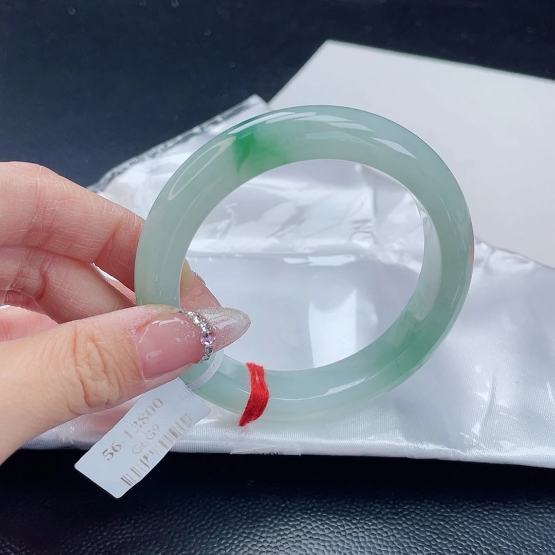 翡翠手镯未镶嵌翡翠