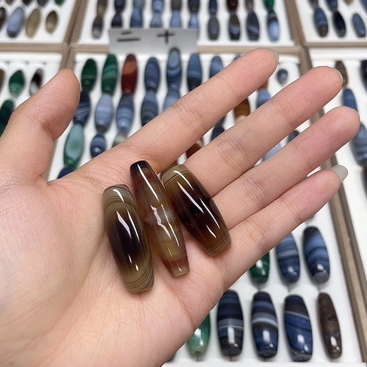 旁***白未镶嵌玛瑙/玉髓珠宝半成品