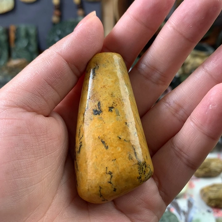透闪石质玉未镶嵌颈饰