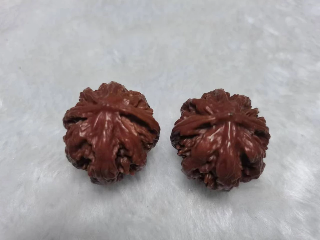 秦岭野生灯笼核桃密纹龙珠精配打底把件玩物