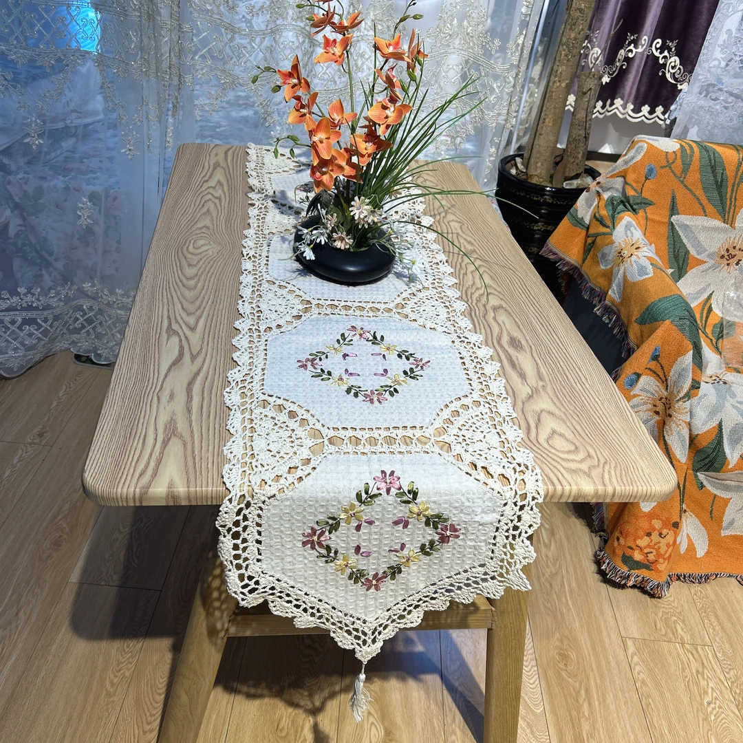 MX116-8-2棉质（40*180cm）米白色小方格丝带绣尖角桌旗