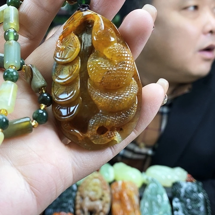 蛇纹石玉吊坠未镶嵌