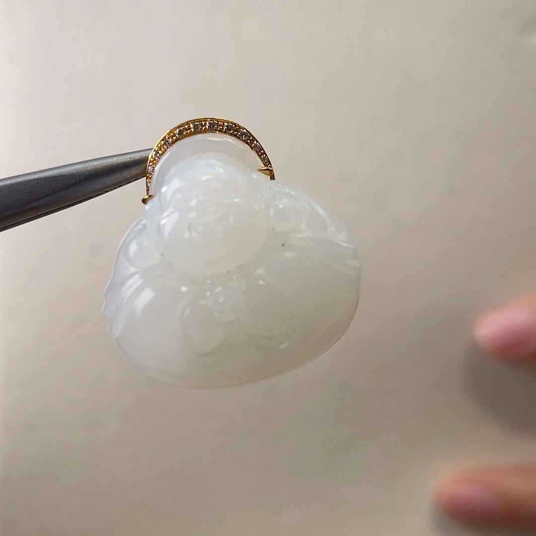和田玉（白玉）颈饰18K金镶嵌抱抱佛
