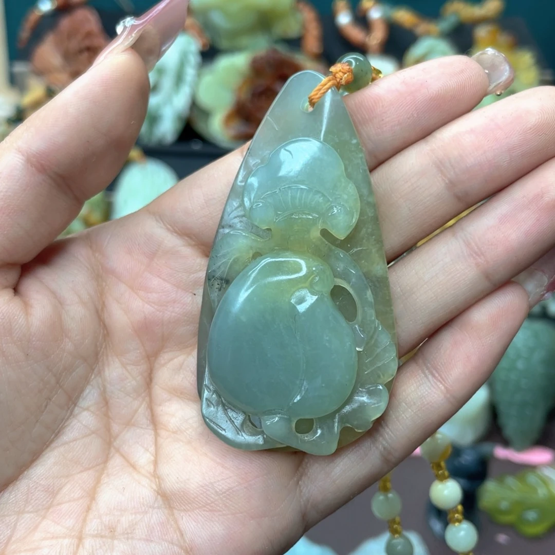 蛇纹石玉颈饰未镶嵌