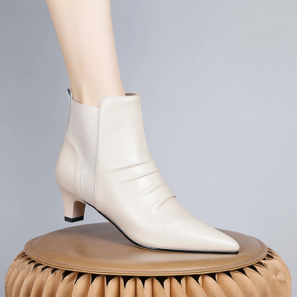 妮彩诗2023年新款设计感米色气质简约粗跟时尚通勤职业短靴女8248