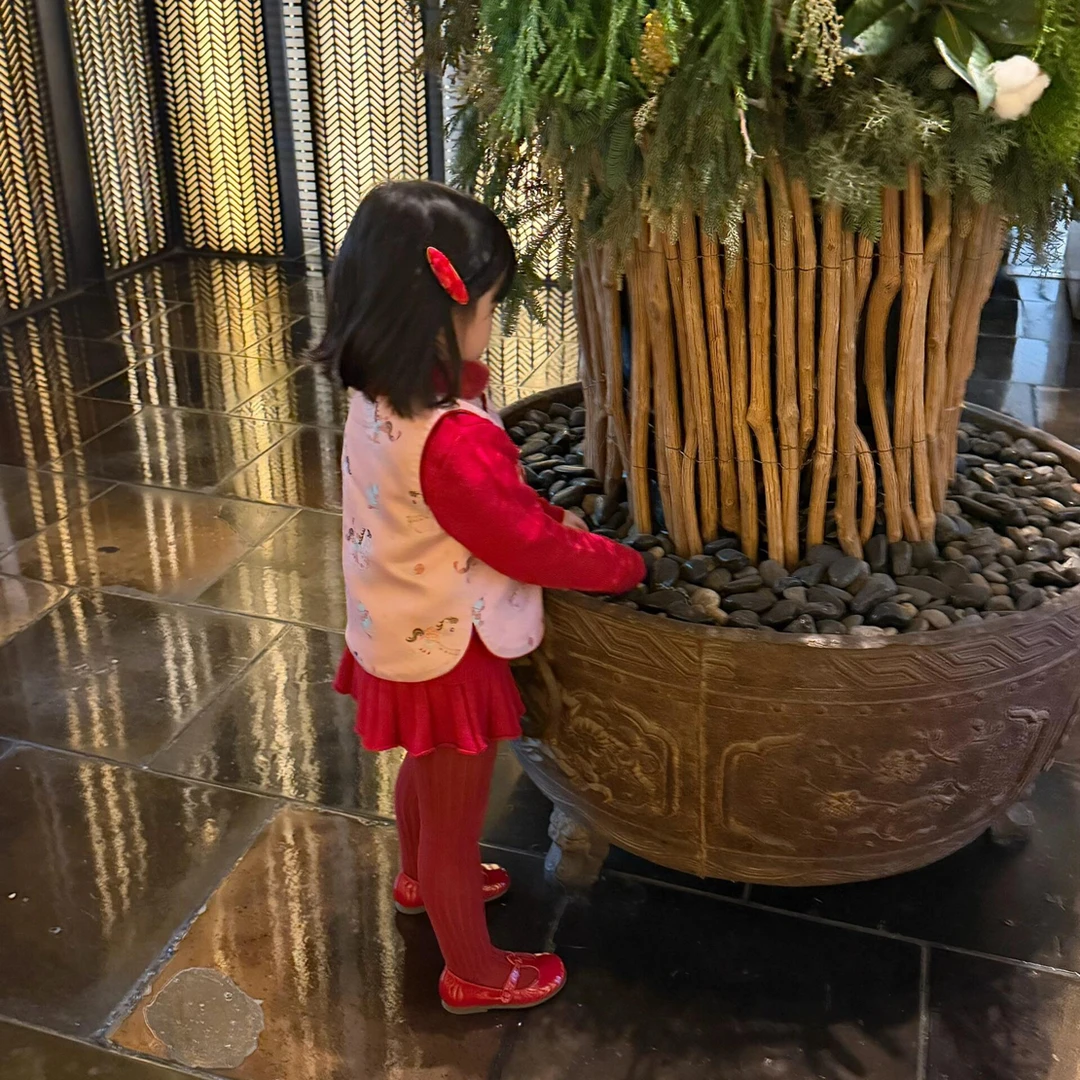 小思家冬季新款女童国风新中式过分马甲红色福禄针织衫半身裙套装