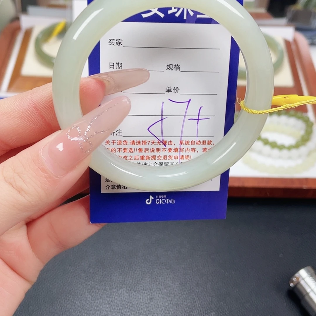 和田玉未镶嵌手镯