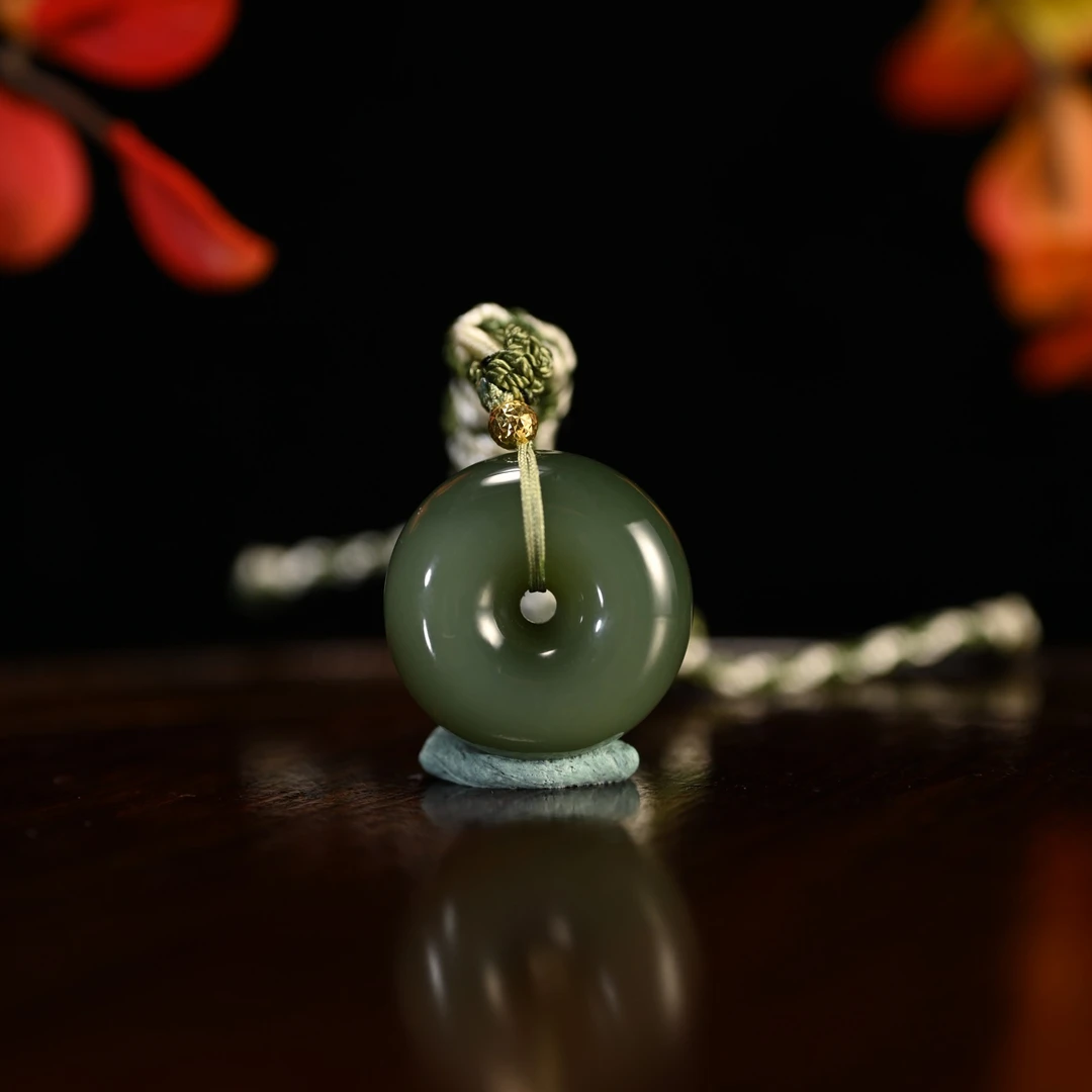 lot8810 2512080055和田玉碧玉平安扣挂件/保利