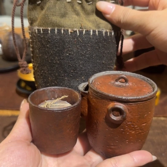 景德镇鱼和熊手工陶艺