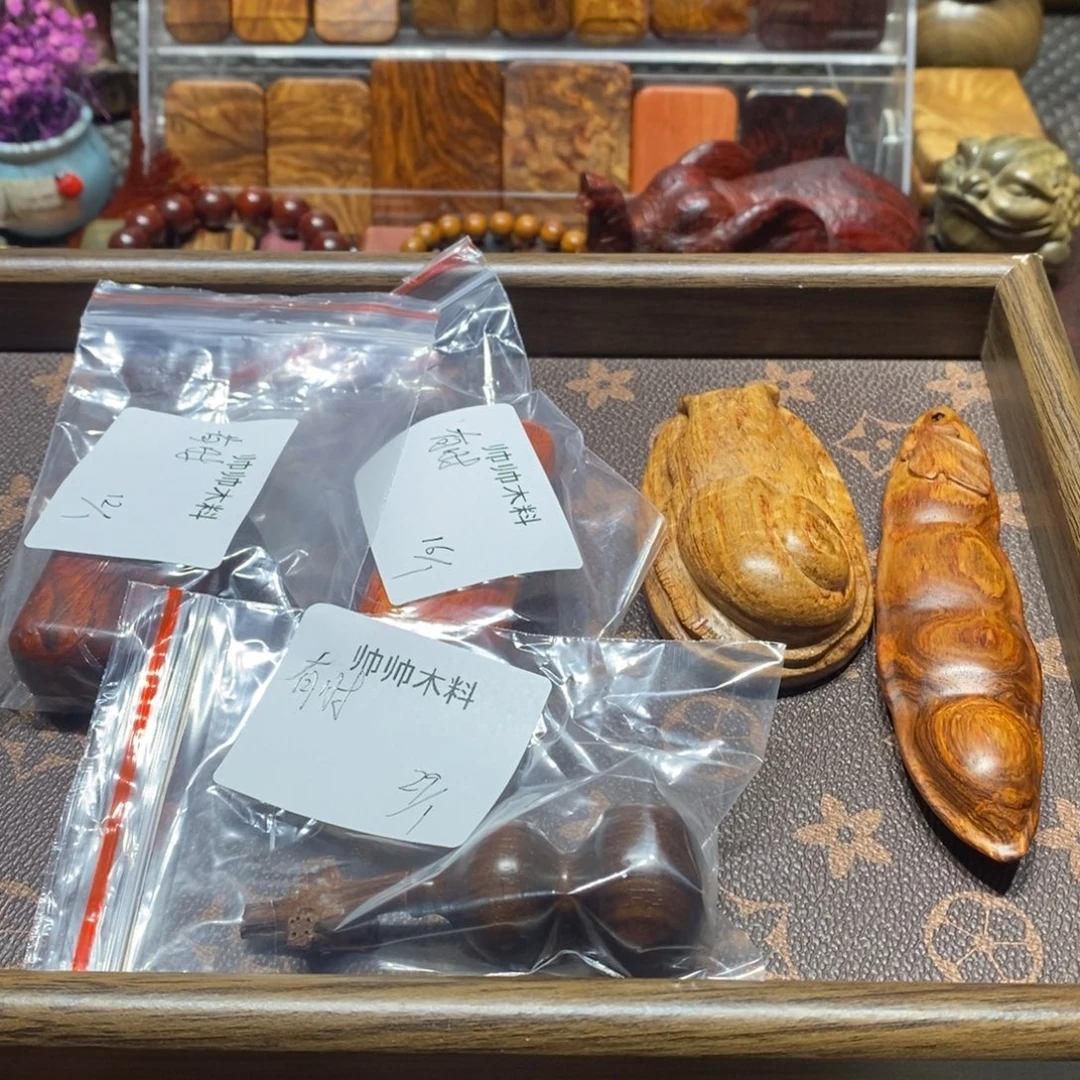 有***由交趾黄檀（大红酸枝）木