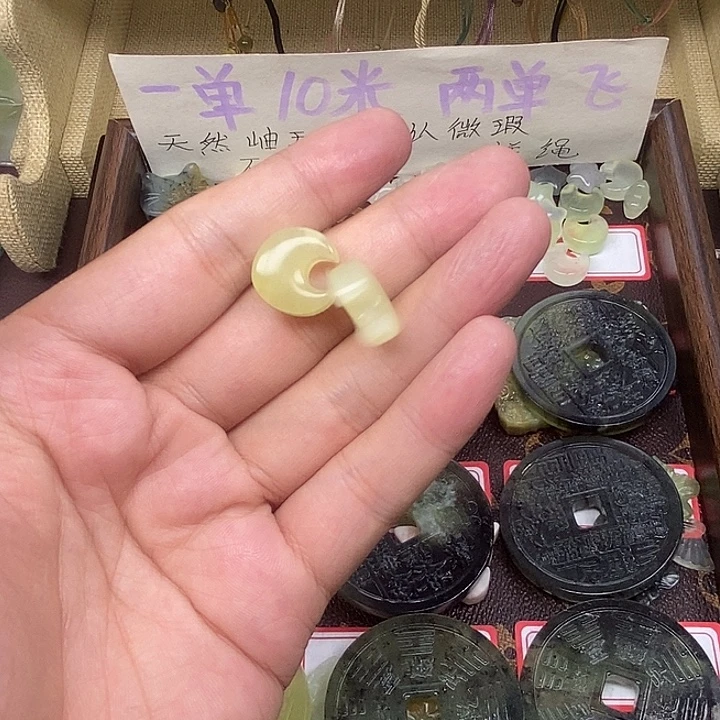 牛***力蛇纹石玉未镶嵌项链吊坠