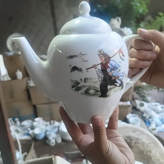 库存微瑕林冲茶壶一个