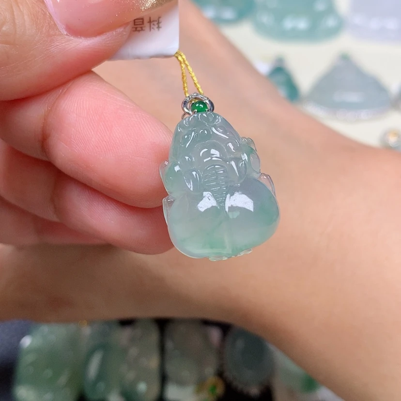 【闪购商品】翡翠18K金镶嵌颈饰貔貅
