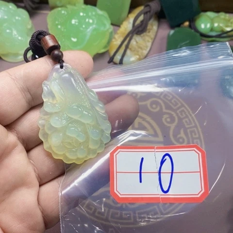 未镶嵌蛇纹石玉颈饰