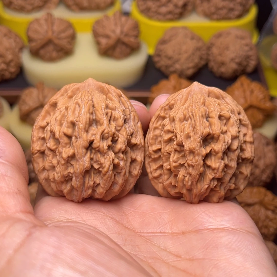 文玩核桃把件麦穗虎头42左右