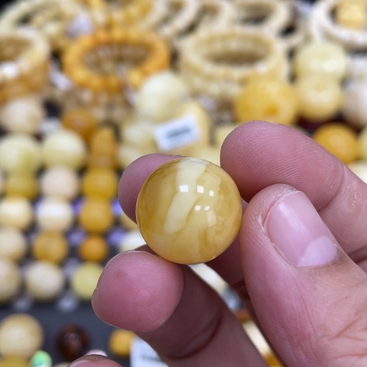 裸石蜜蜡未镶嵌17.2mm瑕疵