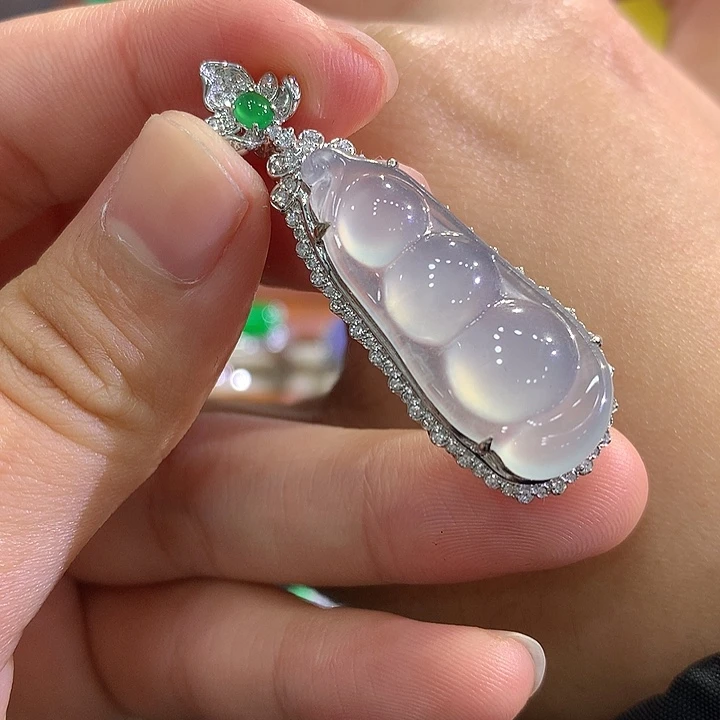 翡翠18K金镶嵌颈饰豆子