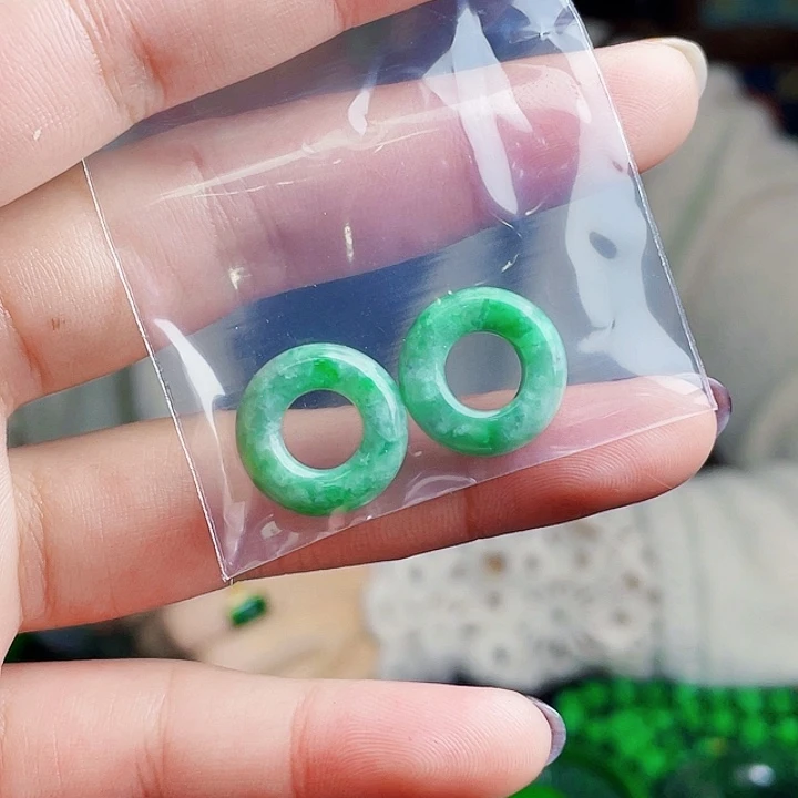 翡翠未镶嵌颈饰多样性