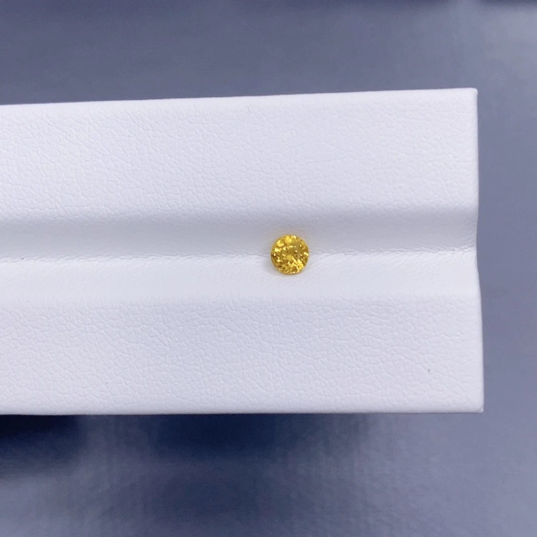 蓝宝石裸石未镶嵌0.37克拉 圆3.8mm