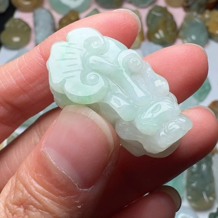 翡翠未镶嵌颈饰吊坠