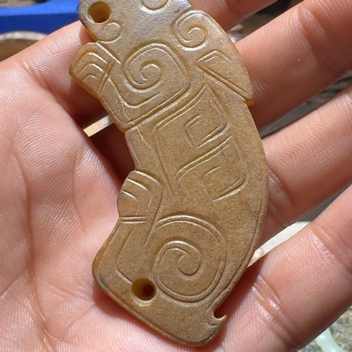 和田玉（糖玉）颈饰未镶嵌山**匠