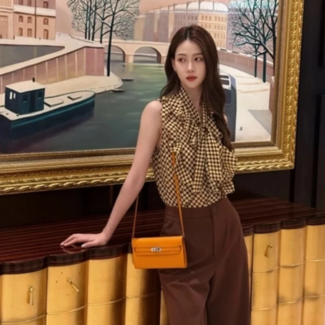 GIRDEAR/哥弟夏季新款无袖百搭舒适气质印花飘带领衬衫130022