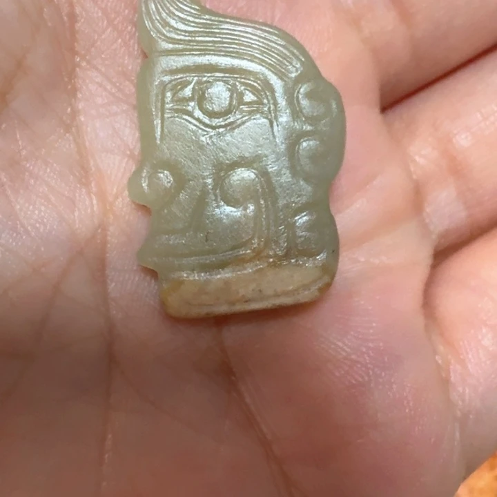 健***人和田玉（糖玉）未镶嵌颈饰