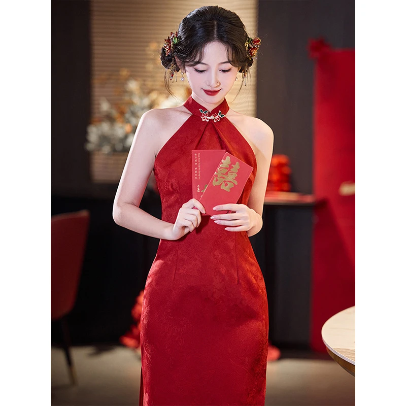 新中式红色挂脖旗袍长款女新款敬酒服订婚礼服显瘦小个子连衣裙