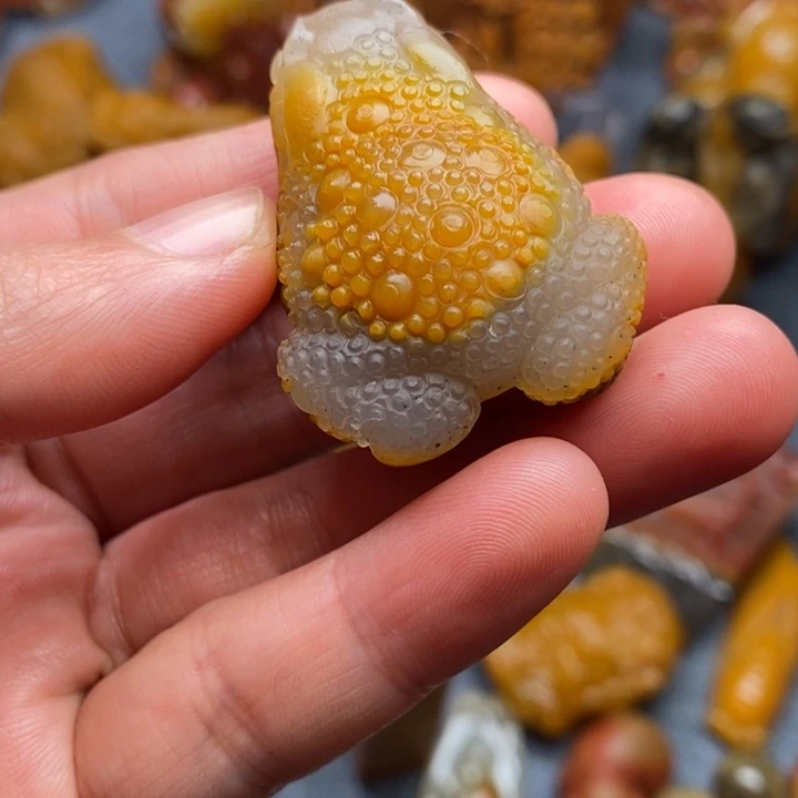 石英质玉（黄龙玉）合金颈饰