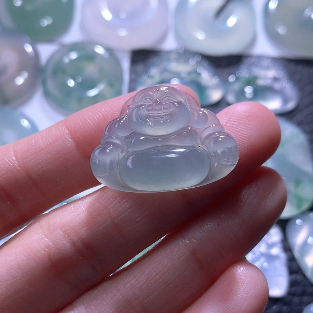 翡翠未镶嵌颈饰佛