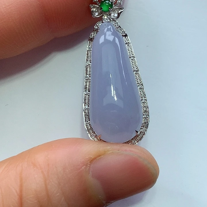 翡翠18K金镶嵌颈饰瓜