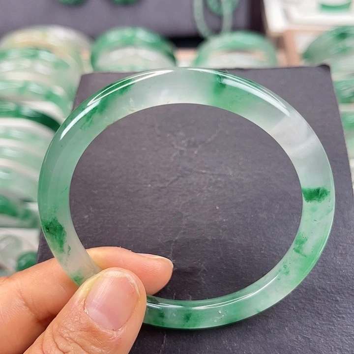 未镶嵌手镯石英质玉