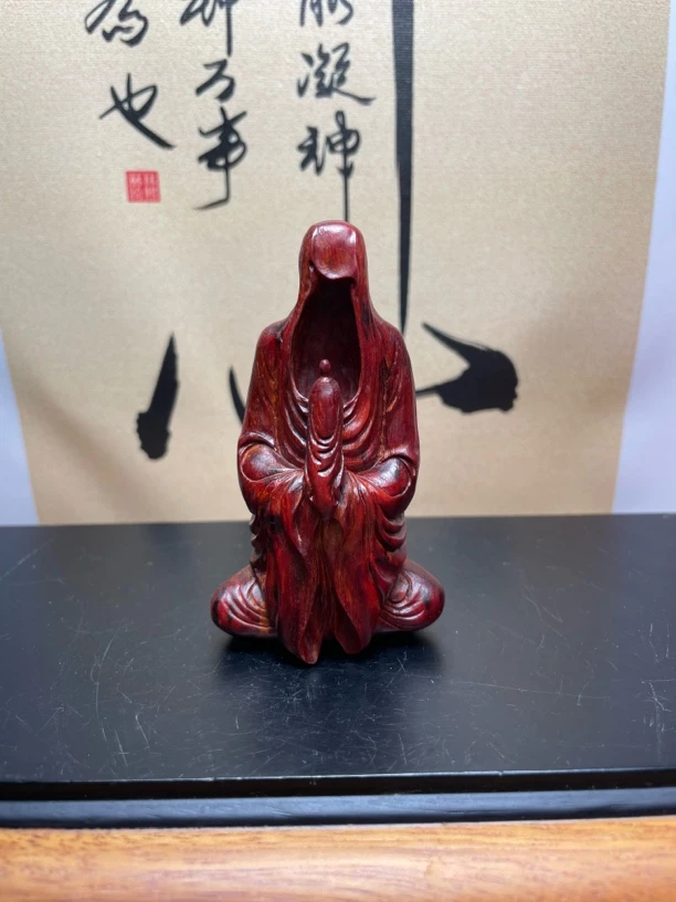 名称：悟道 材质：印度小叶紫檀 尺寸：长5宽4高9cm 手把件