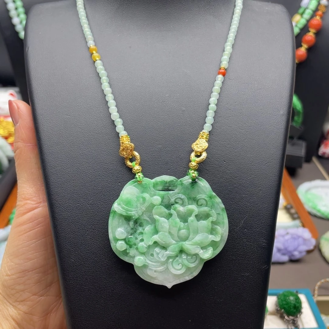 翡翠未镶嵌颈饰翡翠锁牌