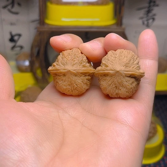 吊坠文玩核桃绣球