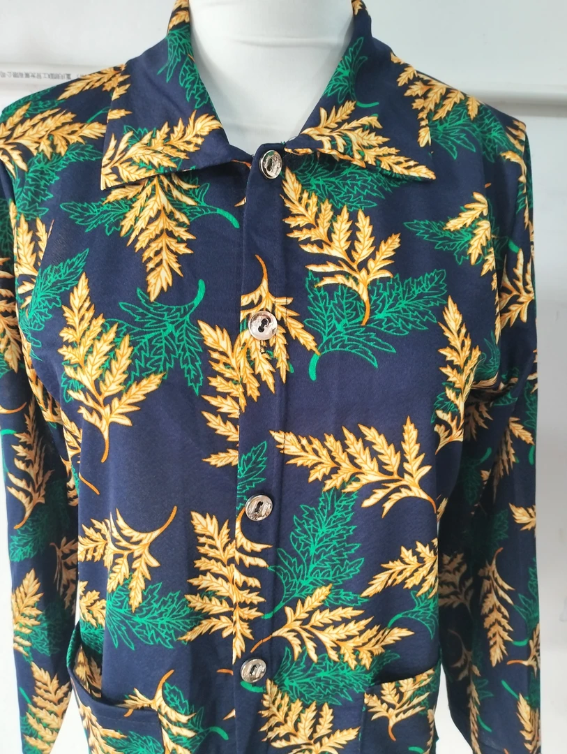 中年女格子衬衫夏季