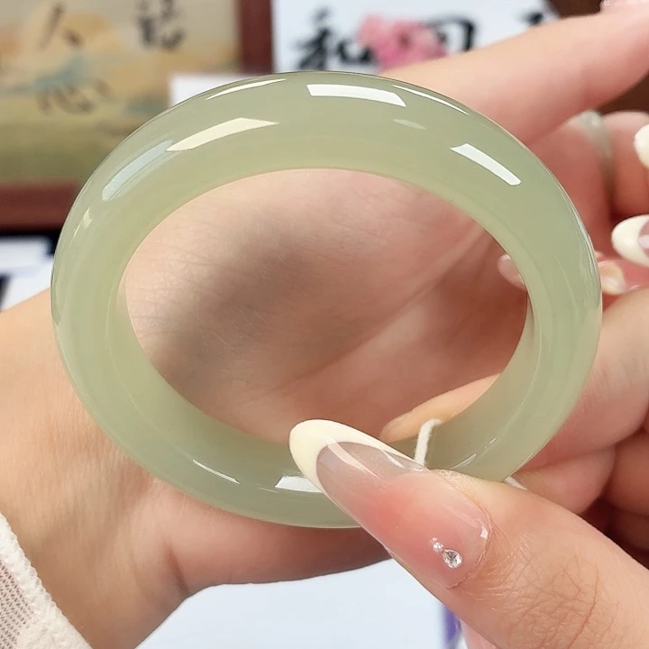 和田玉未镶嵌手镯